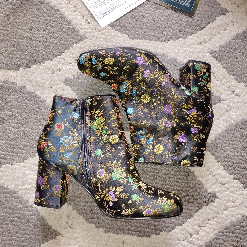 Cute, DIBA, flowered,upholstery like booties